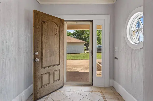504 N Madden ST, Shamrock, TX 79079