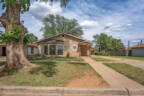 504 N Madden ST, Shamrock, TX 79079