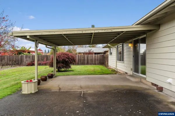 360 View Ln, Lebanon, OR 97355