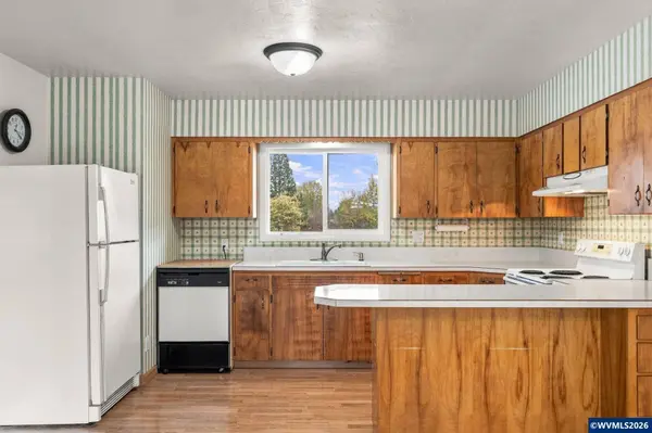 360 View Ln, Lebanon, OR 97355