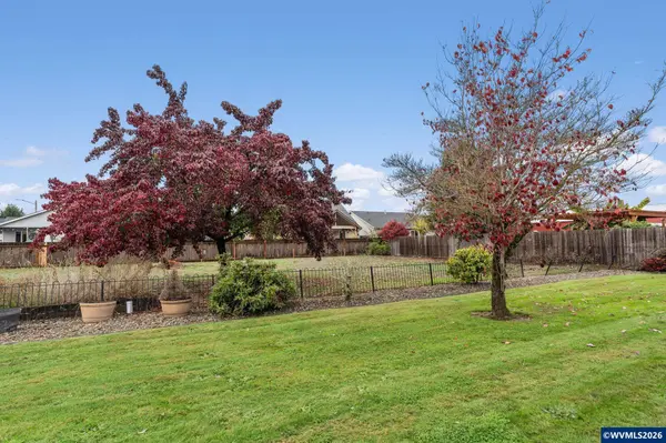 360 View Ln, Lebanon, OR 97355