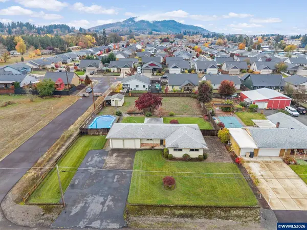 360 View Ln, Lebanon, OR 97355
