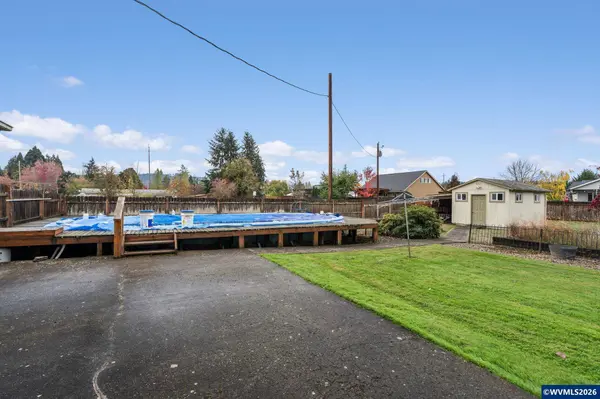 360 View Ln, Lebanon, OR 97355
