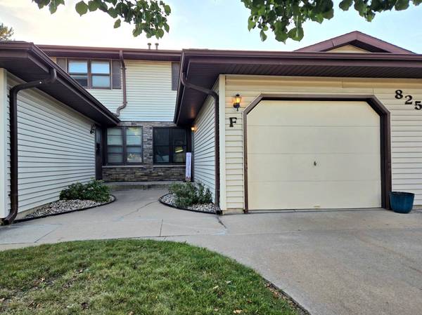 825 S Olson AVE #F, Appleton, WI 54914