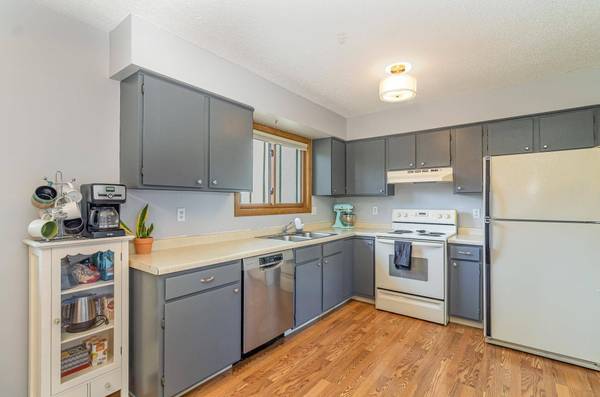 6872 Grenwich LN N #0, Oakdale, MN 55128