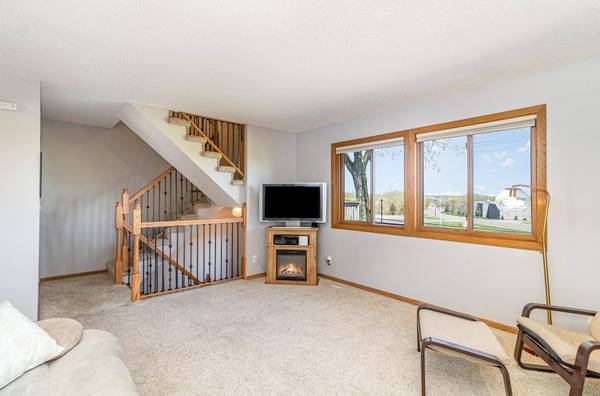 6872 Grenwich LN N #0, Oakdale, MN 55128