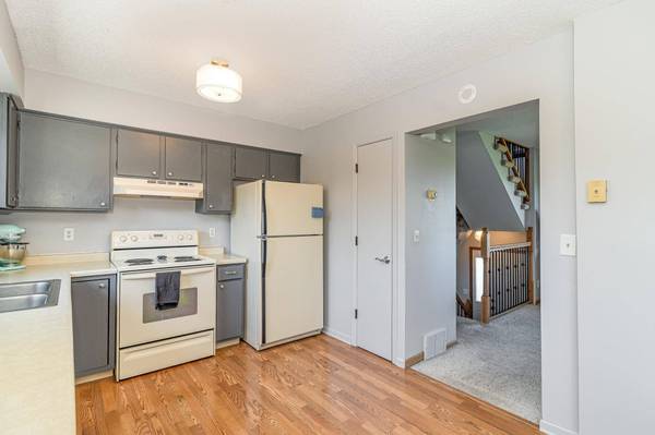 6872 Grenwich LN N #0, Oakdale, MN 55128