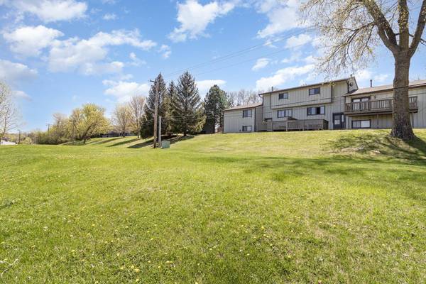 6872 Grenwich LN N #0, Oakdale, MN 55128