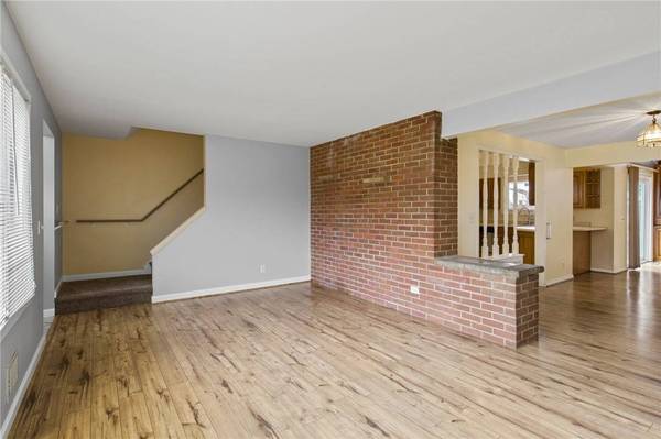 87 Armstrong Rd RD, Rochester, NY 14616