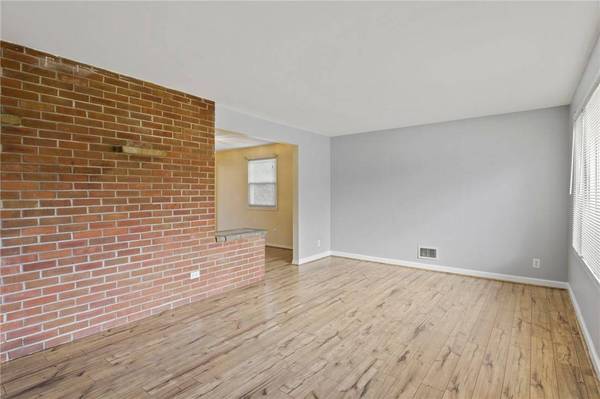 87 Armstrong Rd RD, Rochester, NY 14616