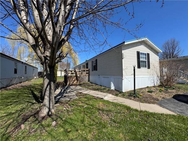 306 Sandy Brook DR, Hamlin, NY 14464