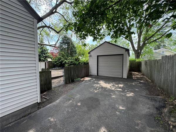 71 Hinchey RD, Rochester, NY 14624