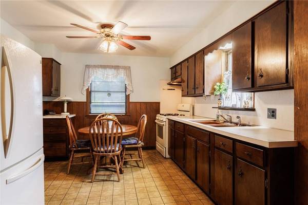 77 Ridgecrest RD, Rochester, NY 14626