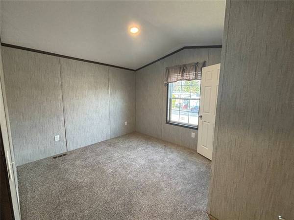 25 Ewald DR, Rochester, NY 14625