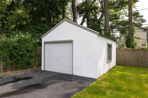 51 Penhurst ST, Rochester, NY 14619