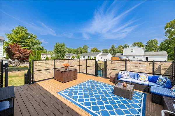 28 Landstone Ter, Rochester, NY 14606