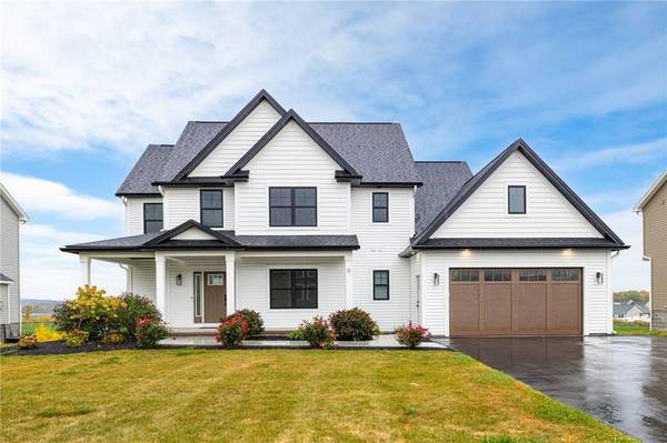 10 Long Point LN, Brockport, NY 14420