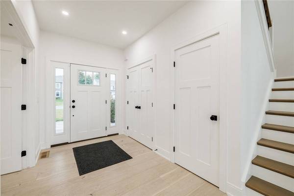 10 Long Point LN, Brockport, NY 14420