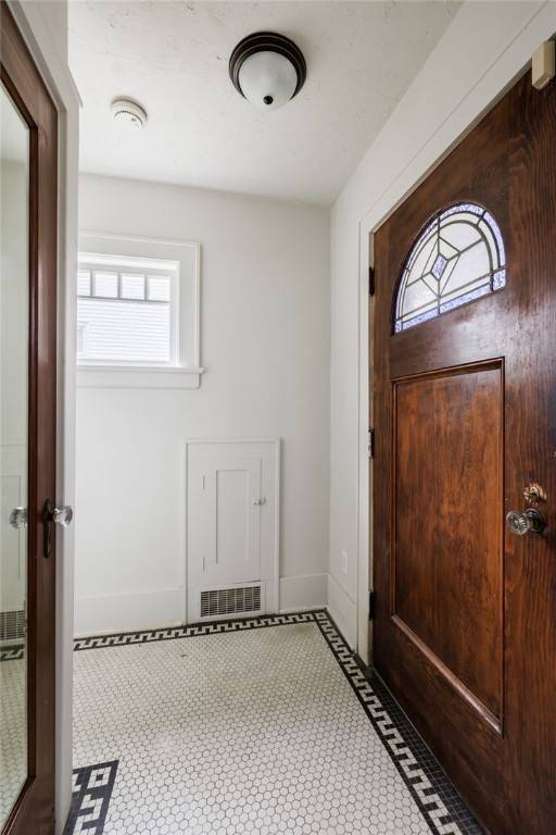 859 Thurston RD, Rochester, NY 14619