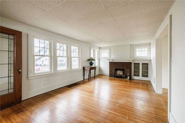 859 Thurston RD, Rochester, NY 14619