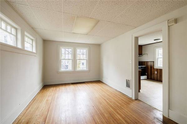 859 Thurston RD, Rochester, NY 14619