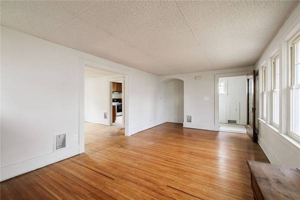 859 Thurston RD, Rochester, NY 14619