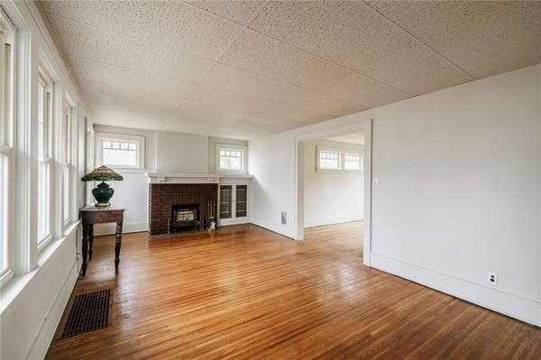 859 Thurston RD, Rochester, NY 14619