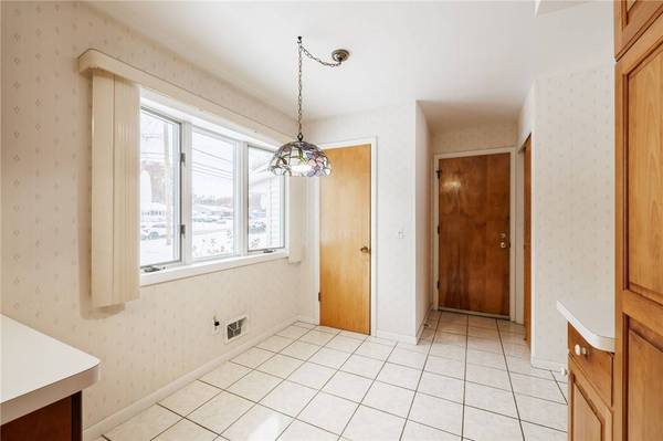 254 Parkview DR, Rochester, NY 14625