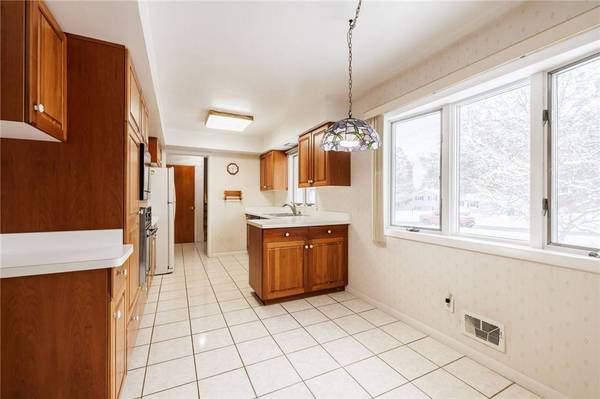 254 Parkview DR, Rochester, NY 14625