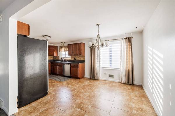 22 Springbrook CIR, Rochester, NY 14606