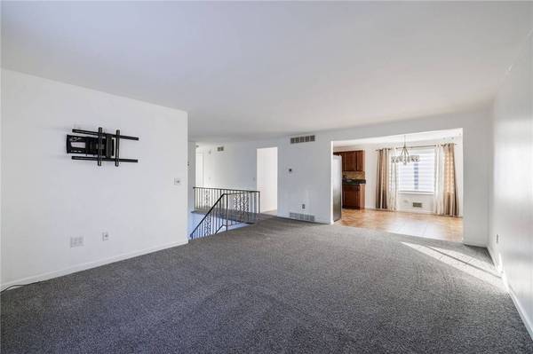 22 Springbrook CIR, Rochester, NY 14606