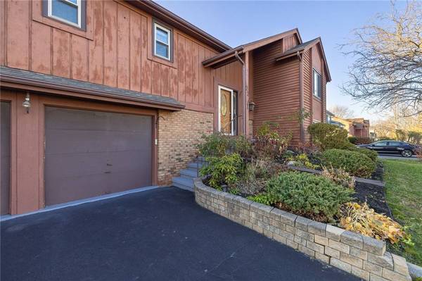 22 Springbrook CIR, Rochester, NY 14606