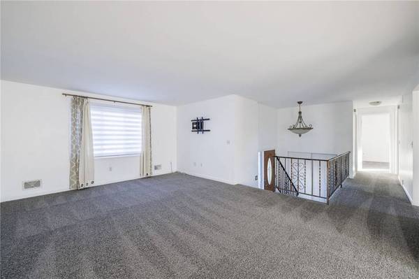 22 Springbrook CIR, Rochester, NY 14606