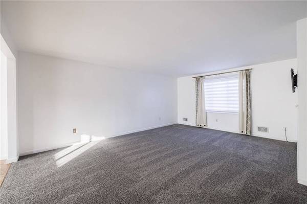 22 Springbrook CIR, Rochester, NY 14606