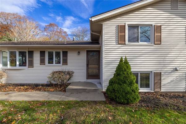 254 Parkview DR, Rochester, NY 14625