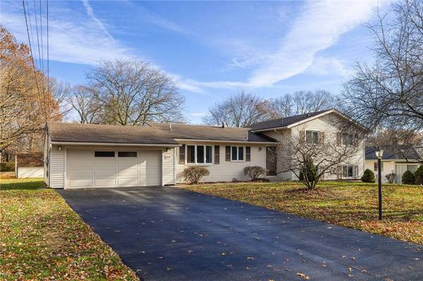 254 Parkview DR, Rochester, NY 14625