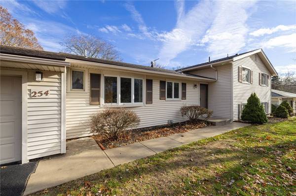 254 Parkview DR, Rochester, NY 14625