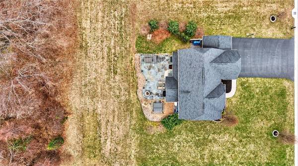 1041 Warters Cv, Victor, NY 14564