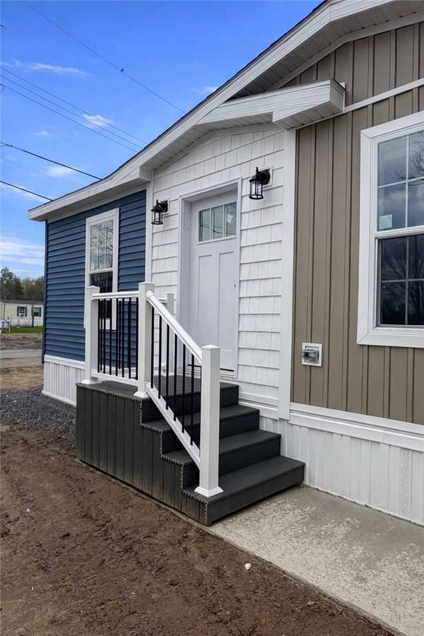 48 Sebastian DR, Rochester, NY 14625