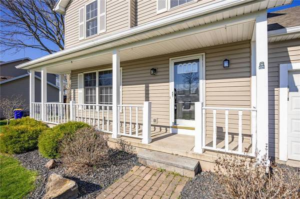 24 Scarlet Pine CIR, Clarkson, NY 14420