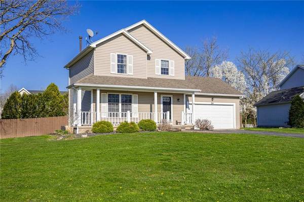 24 Scarlet Pine CIR, Clarkson, NY 14420