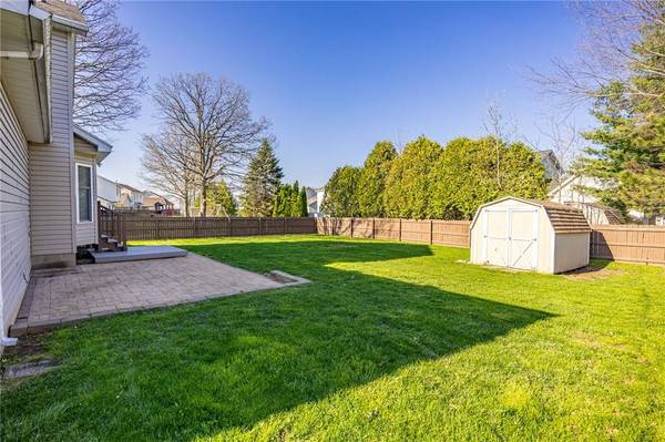 24 Scarlet Pine CIR, Clarkson, NY 14420