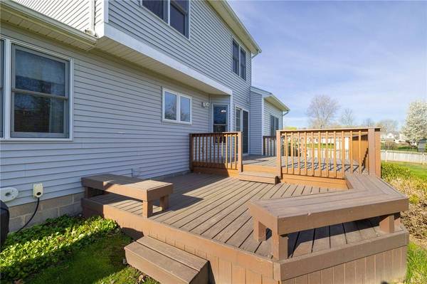 337 Sunny Mill LN, Rochester, NY 14626