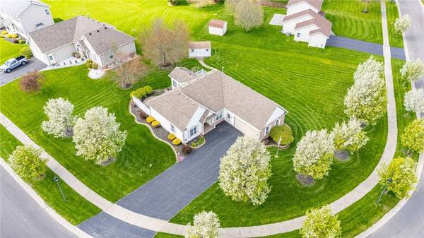 108 Arborway LN, Rochester, NY 14612
