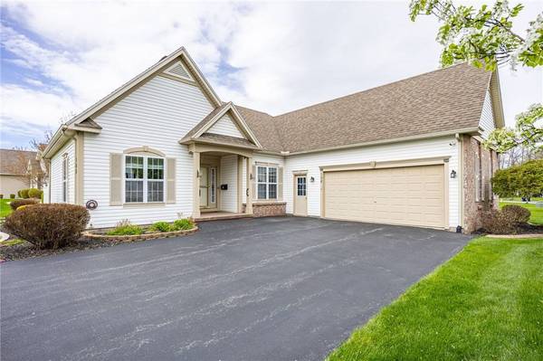 108 Arborway LN, Rochester, NY 14612
