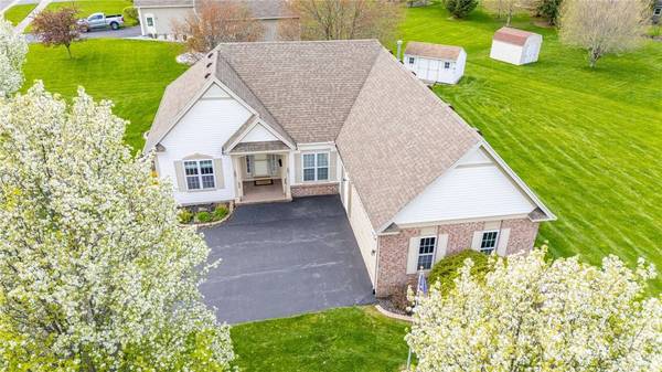 108 Arborway LN, Rochester, NY 14612