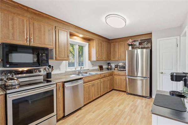 30 Adela CIR, Rochester, NY 14624