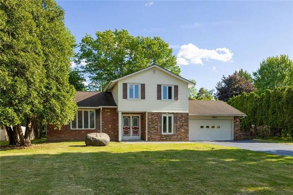 15 Ascot DR, Rochester, NY 14624
