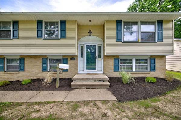 37 Ledgewood CIR, Rochester, NY 14615