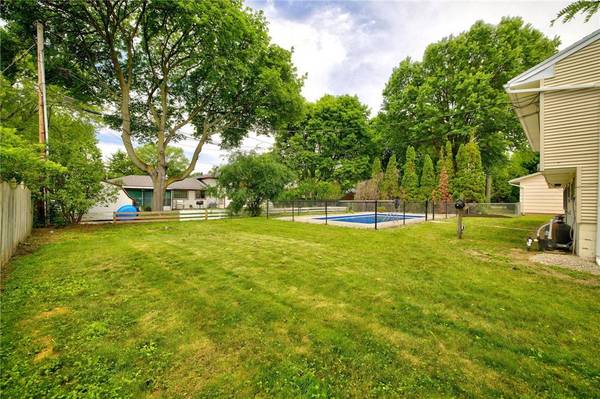 37 Ledgewood CIR, Rochester, NY 14615